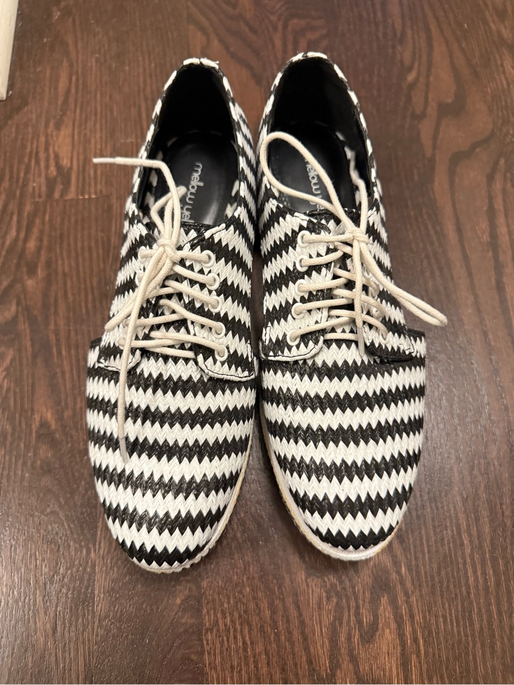Black & White Zigzag women’s Lace-Up Shoes